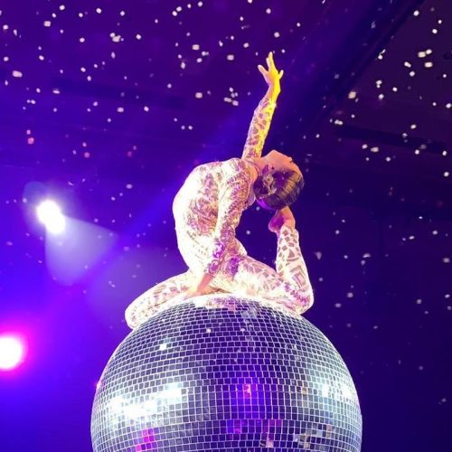 Helena giant mirror ball - sitting